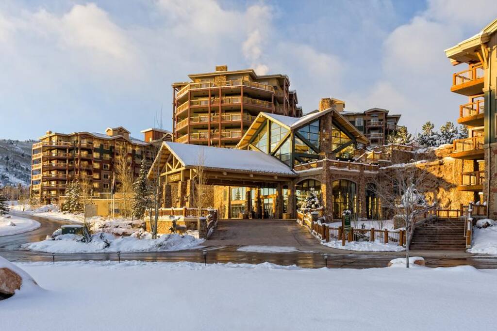 Located slope side at the Gondolas and base side lifts