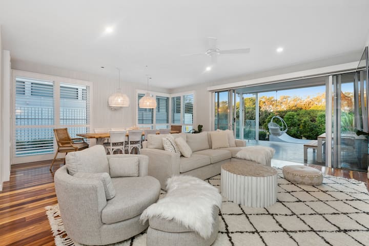 ARANA BEACHFRONT BEACH HOUSE-LUXURY COMFORT STYLE gallery image 4