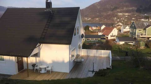 Cozy house/w great view and 4 bedrooms in Skånevik