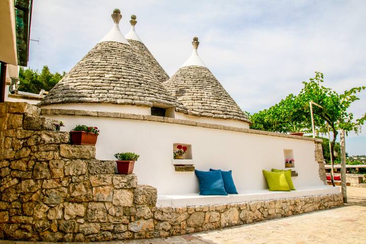 Trullocinquepunte con piscina privata gallery image 2