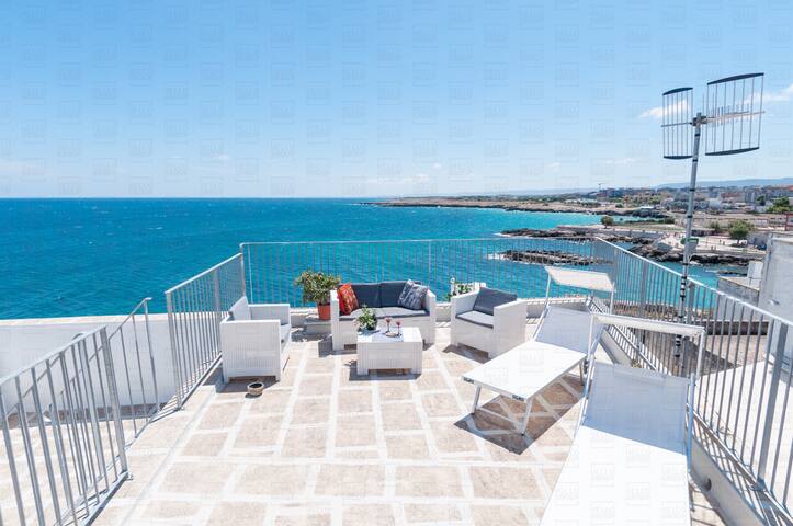 HelloApulia Authentic Seafront Apartment