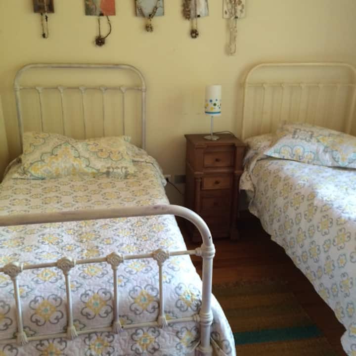 明亮的卧室，可通往私人纳尼奥（ naño ）