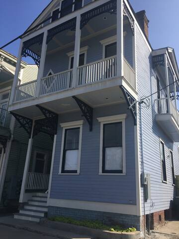 Luxurious Historical Beauty in Ideal Location 2124 gallery image 2