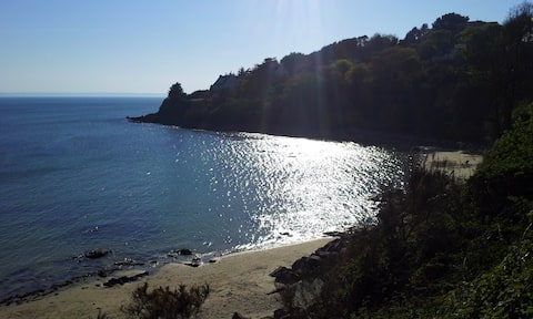 Top Airbnb: Breathtaking sea view house & beachfront beachfront à Trébeurden