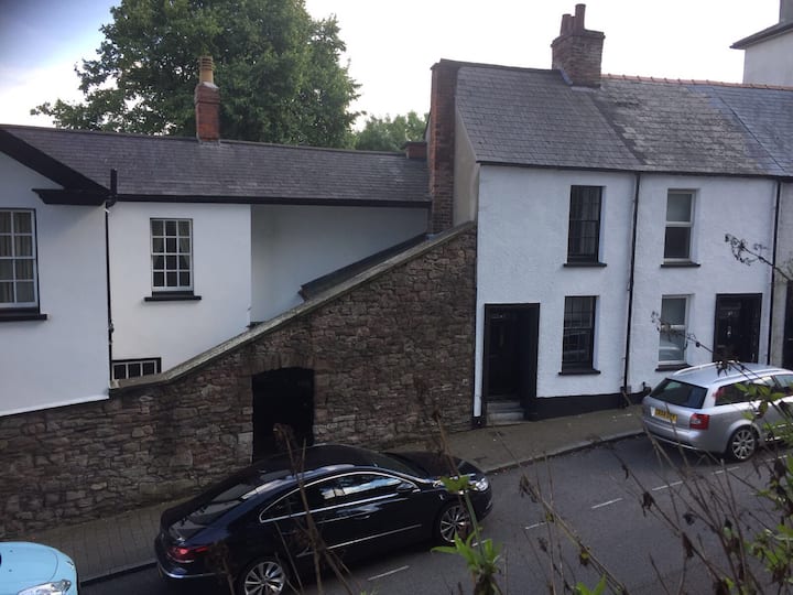Newport City centre 2 bedroom cottage. Houses for Rent in Newport