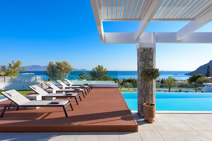 Louzoia Bay gallery image 2