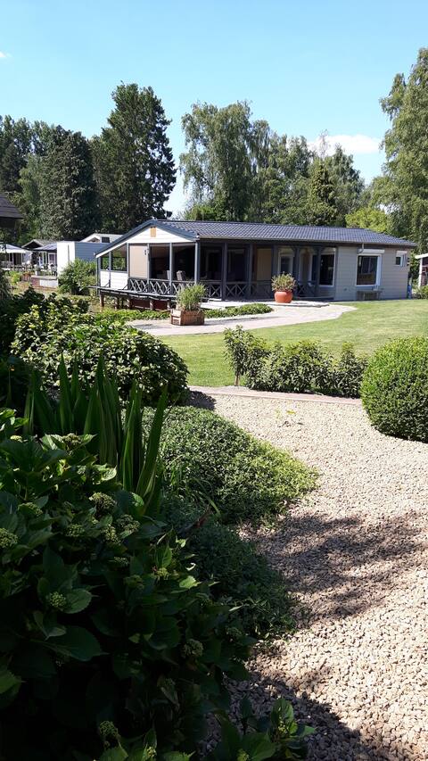 Beautiful waterfront chalet "Wabi Sabi" on the waterfront!