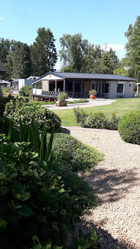 Beautiful waterfront chalet "Wabi Sabi" on the waterfront!