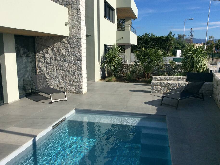Terrasse avec Piscine