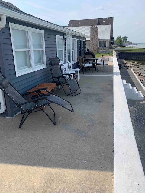 Bayview Hideaway! Remodeled beach house on water!