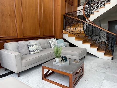 Penthouse - In the best location and view!