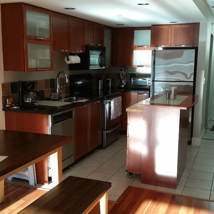 Great sunny kitchen with open space