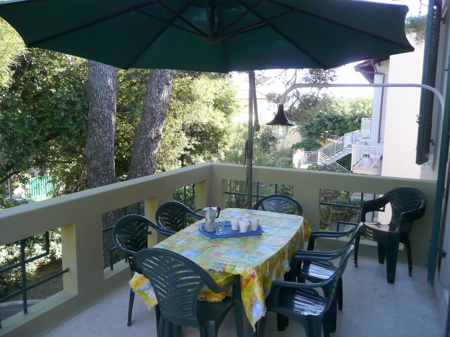 Terrazza della casa dove poter pranzare e godersi il relax dopo o prima una giornata di mare