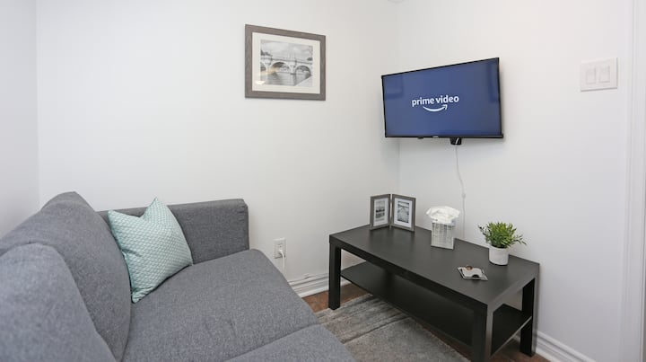 Comfortable Apartment In Quiet Neighbourhood - Toronto