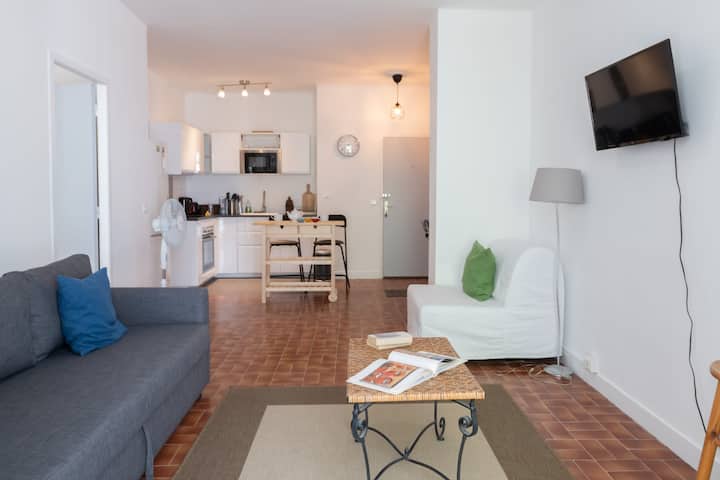 Просторна всекидневна 