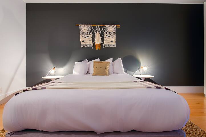 203 – Les Lofts St-Joseph – Par Les Lofts Vieux-QC gallery image 3