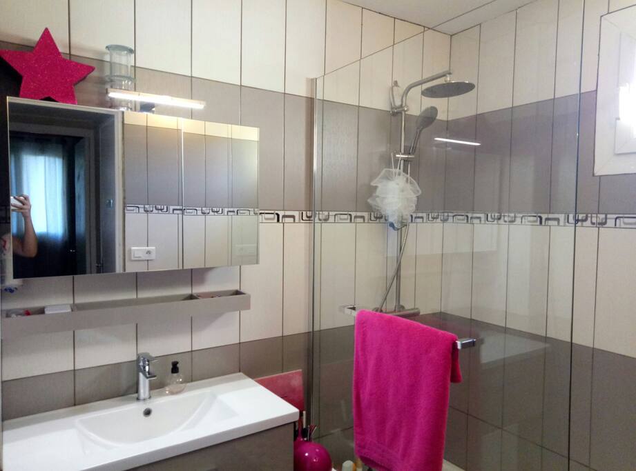 Douche spacieuse