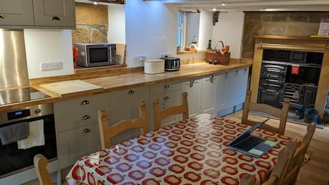 Popular Airbnb listing: No pets Coastguard Cottage in heart of Staithes in Hinderwell