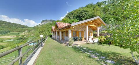 Rustic, Holiday home in the green