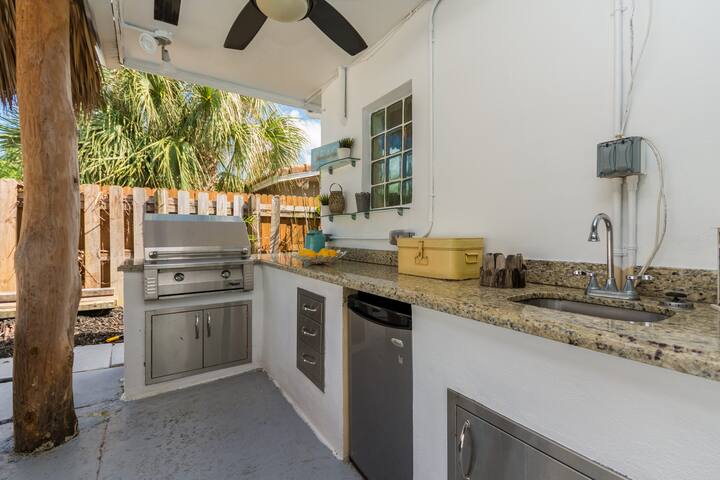 Waterfront Home w/pool, hottub and TikiHut gallery image 5