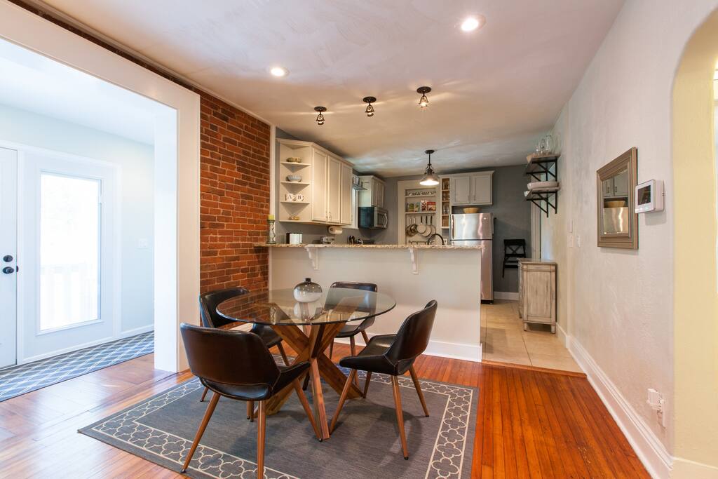 Main dining/kitchen area - table can seat 6 (extra chairs provided)