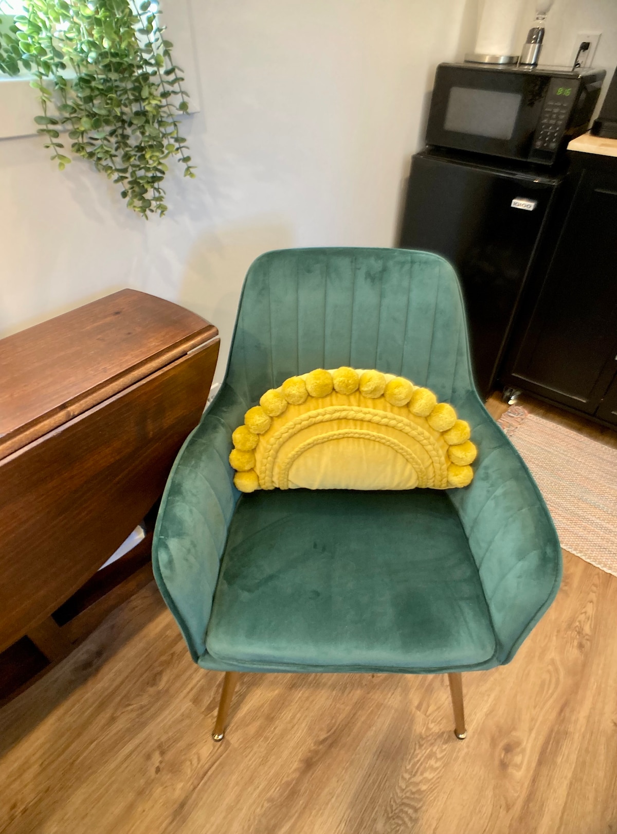 Popular Airbnb listing: Stylish She Shed in Great Falls