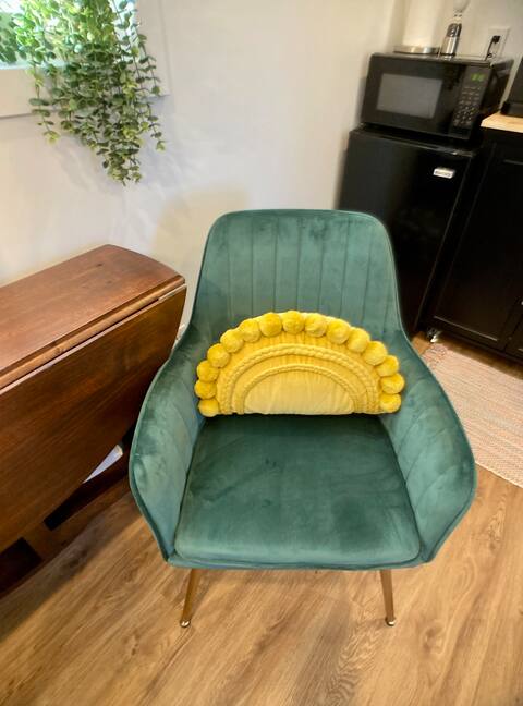 Popular Airbnb listing: Stylish She Shed in Great Falls