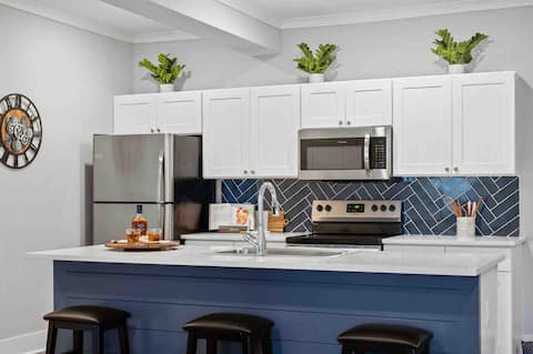 Modern 2BR Retreat | Pool, Gym & Near ATL Airport