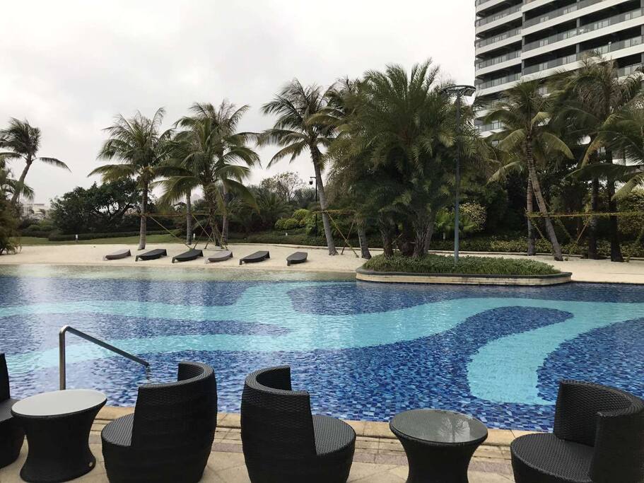 小区游泳馆休闲区。