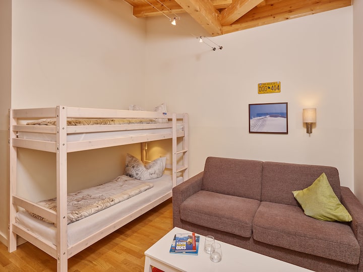 ห้องนอน 2 พร้อมเตียงสองชั้นและโซฟาเบดพร้อมเตียง 2 หลัง