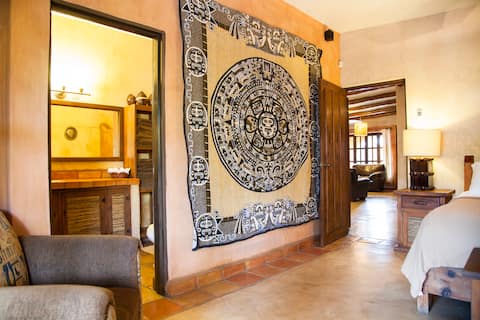 Popular Airbnb listing: Main House, 3 bdrm, 2 bath, 4 blocks to Malecon ! in La Paz