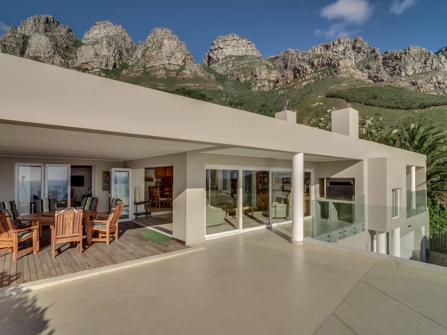The house is overseen by the Twelve Apostles and the Table Mountain Reserve