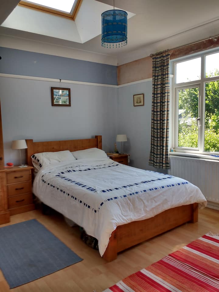 Chumba cha kulala mara mbili, na chumba cha kulala