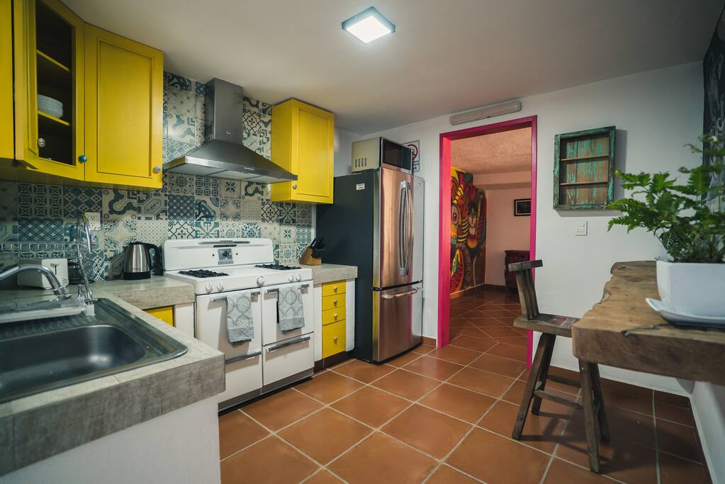 La cocina amarilla, como la de Kahlo