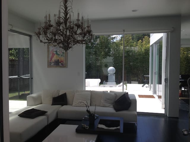 Luxurious Contemporary Design Palo Alto/ Stanford gallery image 5