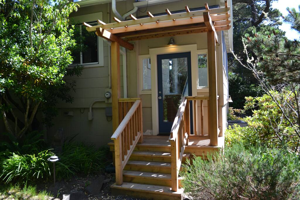 Entrance and front porch of Sea Breeze Cottage.