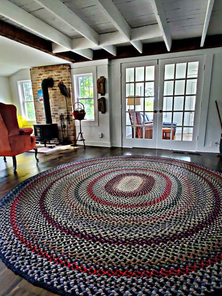 Dhomë ndenjeje e hapur dhe e bollshme 