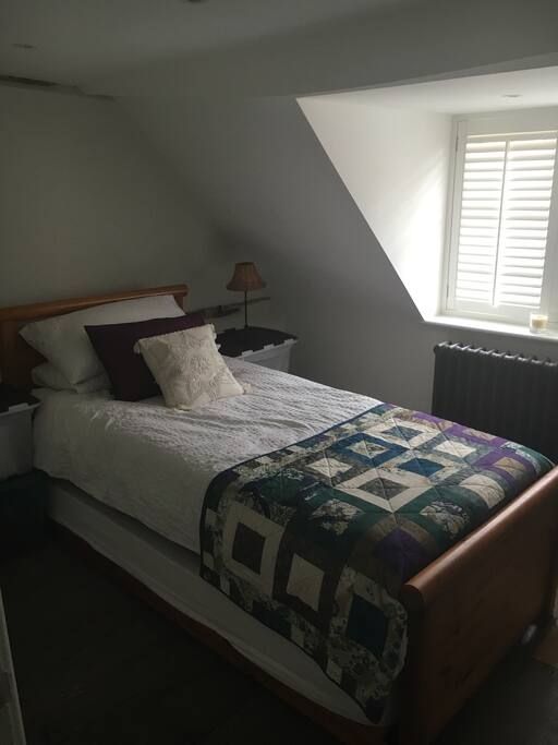 Single/Twin Bedroom - Small but cosy