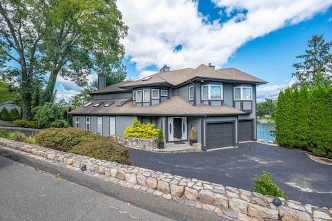 Waterfront Home on Candlewood Lake!