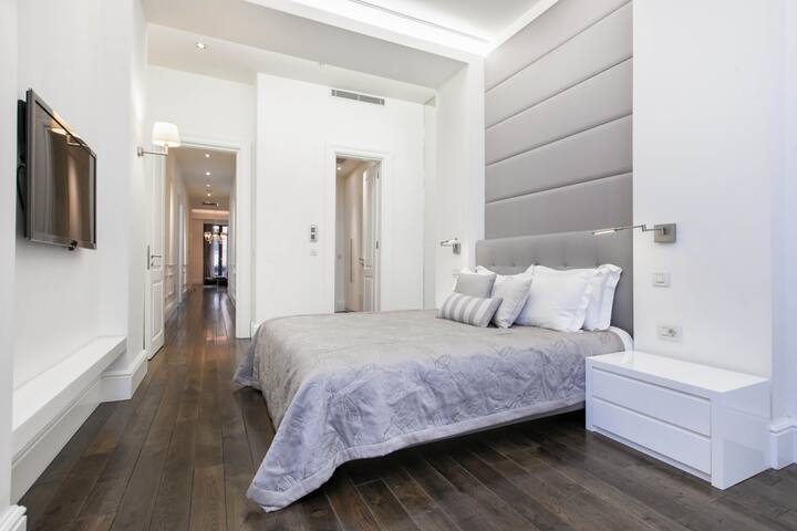 PERA★2BR-2BA★SPACIOUS ★BALCONY gallery image 3