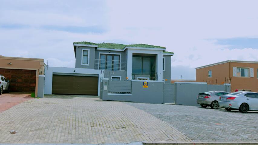 Serenity at its height with this beautiful home gallery image 3