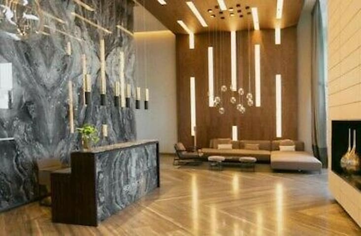 Yellow & Blue Apartment HP – Sur