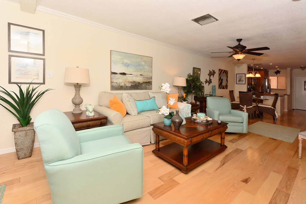 Living Room lookin in
