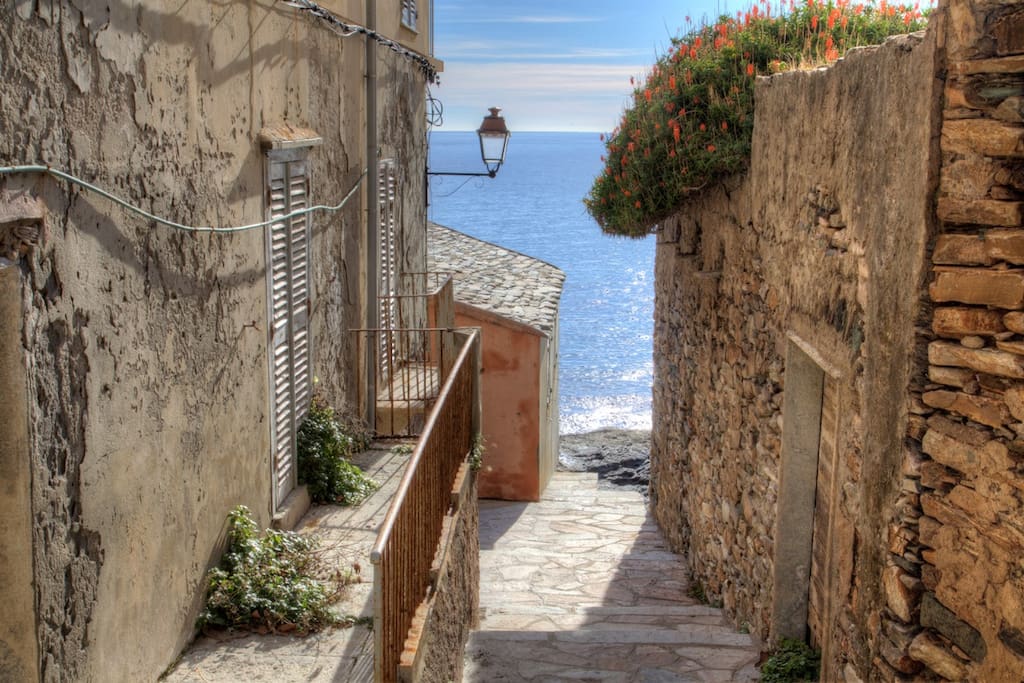 Rue menant à l'appartement