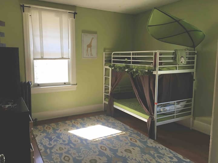 חדר שינה 3 עם מיטת קומתיים