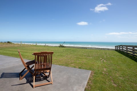 Hill top luxury guest unit with superb sea views