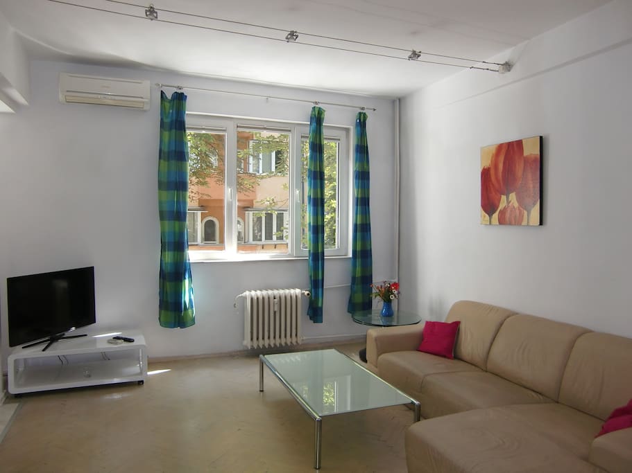 Comfi sitting area with new TV and AC