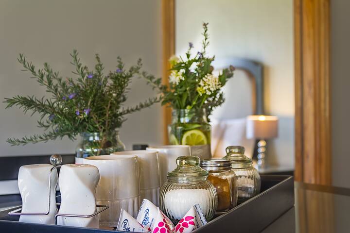 Guinea Fowl , Kingfisher Hollow Guest House gallery image 3