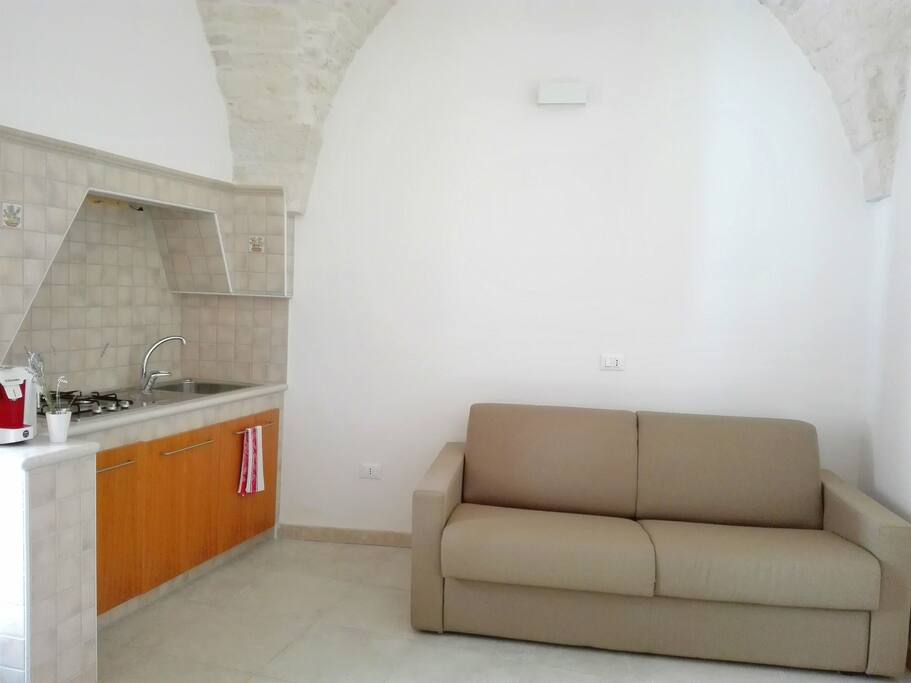 Angolo Cottura + Divano
Kitchen & Sofa