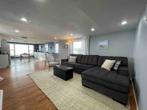 Lakefront Home - Watch the Sunset on the Lake!